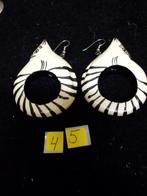Oorbellen, hout, met zebra strepen, type hangers, Ophalen of Verzenden, 'T Olde Gre-j, Info@toldegrej.nl, Endepoelstraat 20f Didam