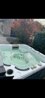 Balboa Jacuzzi - Werkt Goed! Buitenkant heeft aandacht nodig, Ophalen of Verzenden, Gebruikt, Afdekzeil, Vast