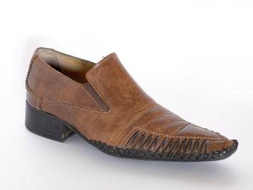 Unieke schoenen – puntige neus & detailstiksels beschikbaar voor biedingen
