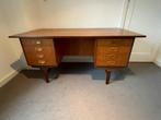 Fraai vintage bureau met fijne afmetingen, Huis en Inrichting, Bureaus, Ophalen, Gebruikt, Bureau
