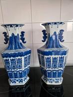 Twee blauw-witte Chinese vazen, Ophalen of Verzenden