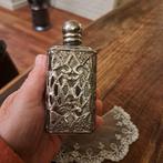 Parfumfles met Zilverkleurig Beslag  12x5 cm groot, Antiek en Kunst, Curiosa en Brocante, Ophalen of Verzenden