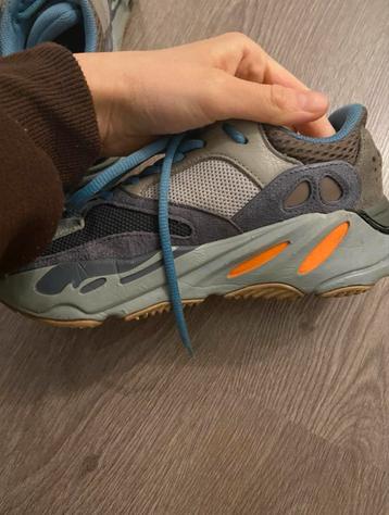 Yeezy 700 Wave Runner Carbon Blue- Maat 36 beschikbaar voor biedingen