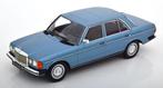 1:18 Mercedes Benz 230E (W123) - 1975 - Lichtblauw, Hobby en Vrije tijd, Modelauto's | 1:18, Overige merken, Auto, ., Nieuw