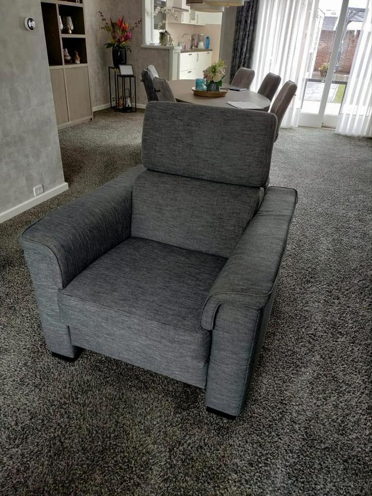 Grijze bank, fauteuil en poef set, Huis en Inrichting, Banken | Bankstellen, Zo goed als nieuw, Rechte bank, Vierpersoons of meer