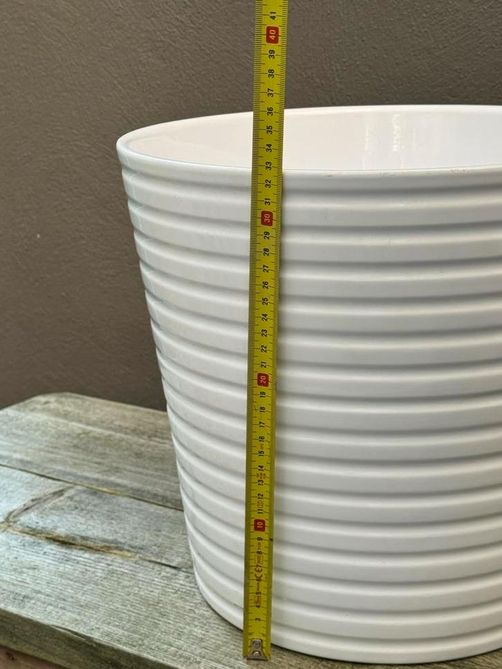 Witte Geglazuurde Sierpot - Rotterdam West, Tuin en Terras, Bloempotten, Zo goed als nieuw, Aardewerk, Binnen, Minder dan 40 cm