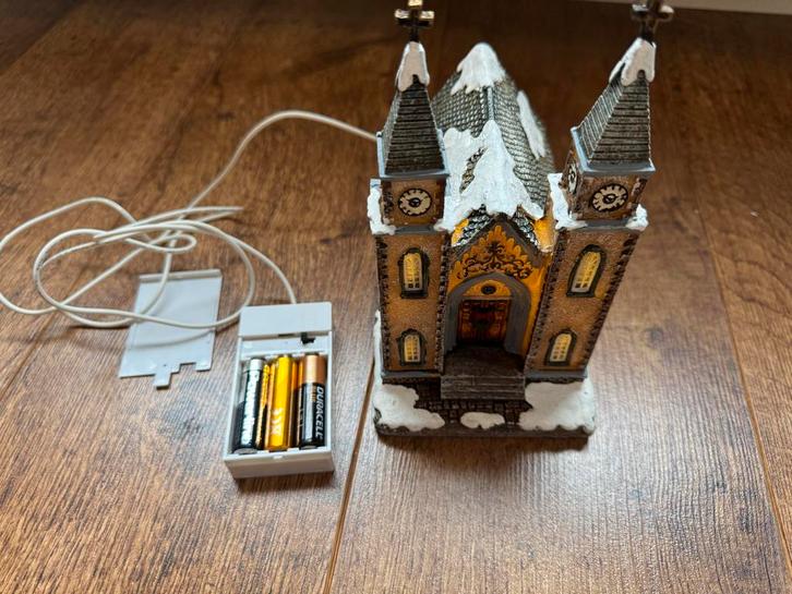 Kerst kerk miniatuur Intratuin - werkt op batterij/adapter, Huis en Inrichting, Woonaccessoires | Overige, Zo goed als nieuw, Ophalen of Verzenden