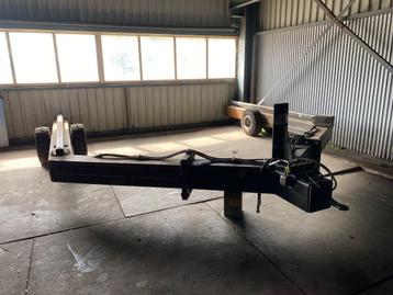 Hydraulische Bootkar beschikbaar voor biedingen