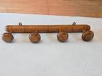 Kapstok met houten knoppen, Ophalen