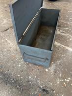 stalen kist, Ophalen