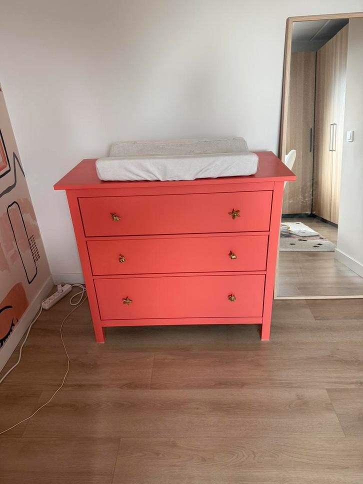 Mooie roze commode, Kinderen en Baby's, Kinderkamer | Commodes en Kasten, Zo goed als nieuw, 90 tot 105 cm, 100 cm of meer, 50 tot 70 cm