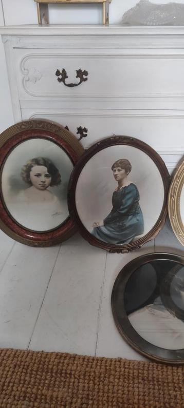 4 oude Franse portretten, in lijst beschikbaar voor biedingen