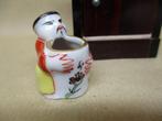 (171) Voor het Chinese poppenhuis een antiek vaasje, Ophalen of Verzenden