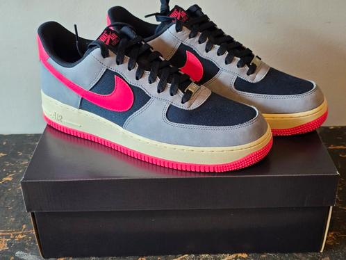 Nike Air Force 1 Low '07 LX Dark Obsidian/Pink Blast 44,5, Kleding | Heren, Schoenen, Nieuw, Sneakers of Gympen, Overige kleuren