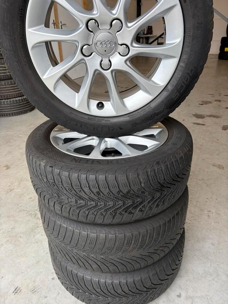 Mooie Audi A3 velgen met winterbanden, Auto-onderdelen, Banden en Velgen, Banden en Velgen, Winterbanden, 16 inch, 205 mm, Ophalen