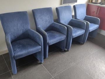 Blauwe suede eetkamer stoelen 4 stuks beschikbaar voor biedingen
