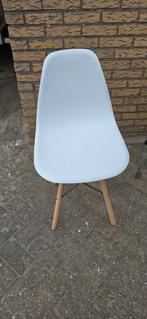 Wit kuipstoeltje voor terras of binnen, Ophalen