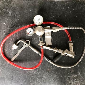 CO2 drukmeter en koppeling bierfust beschikbaar voor biedingen