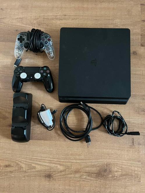 PlayStation 4 slim met controller en oplader, Spelcomputers en Games, Spelcomputers | Sony PlayStation 4, Zo goed als nieuw, Slim