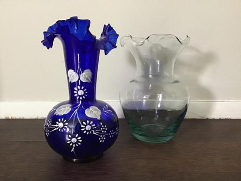 Kraagvaasjes van glas, koningsblauw met decor en lichtgroen, Antiek en Kunst, Antiek | Vazen, Ophalen of Verzenden