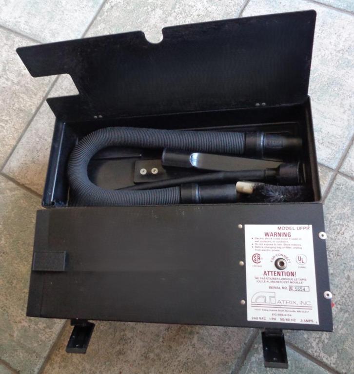 Compacte draagbare (auto)stofzuiger met allerlei hulpstukken, Witgoed en Apparatuur, Stofzuigers, Zo goed als nieuw, Stofzuiger