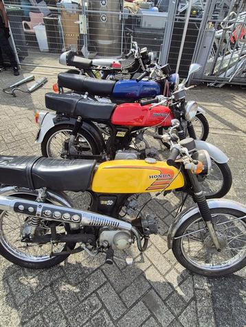 Vier Honda SS50 bromfietsmodellen - 2 werkend + 2 opknappers beschikbaar voor biedingen