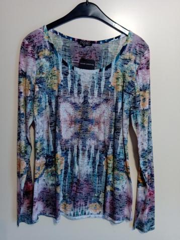 Shirt van heerlijke dunne stof maat 42 beschikbaar voor biedingen