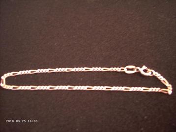 Een mooie Fijne Zilveren Figaro Armband beschikbaar voor biedingen
