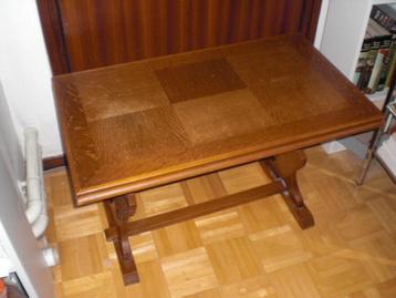 Stevige eiken salon tafel sierlijke poten 79x46cm beschikbaar voor biedingen