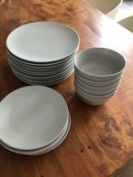 Te koop 23 delig Ikea servies Fargklar, Huis en Inrichting, Gebruikt, Ophalen of Verzenden, Bord(en), Overige stijlen