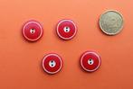 4 Mooie Rode Knopen rood / wi, Hobby en Vrije tijd, Knoop of Knopen, Ophalen of Verzenden, Zo goed als nieuw