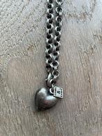 zilverkleurige ringetjes ketting met hartje 49 cm, Gebruikt, Ophalen of Verzenden, Zilver, Overige materialen