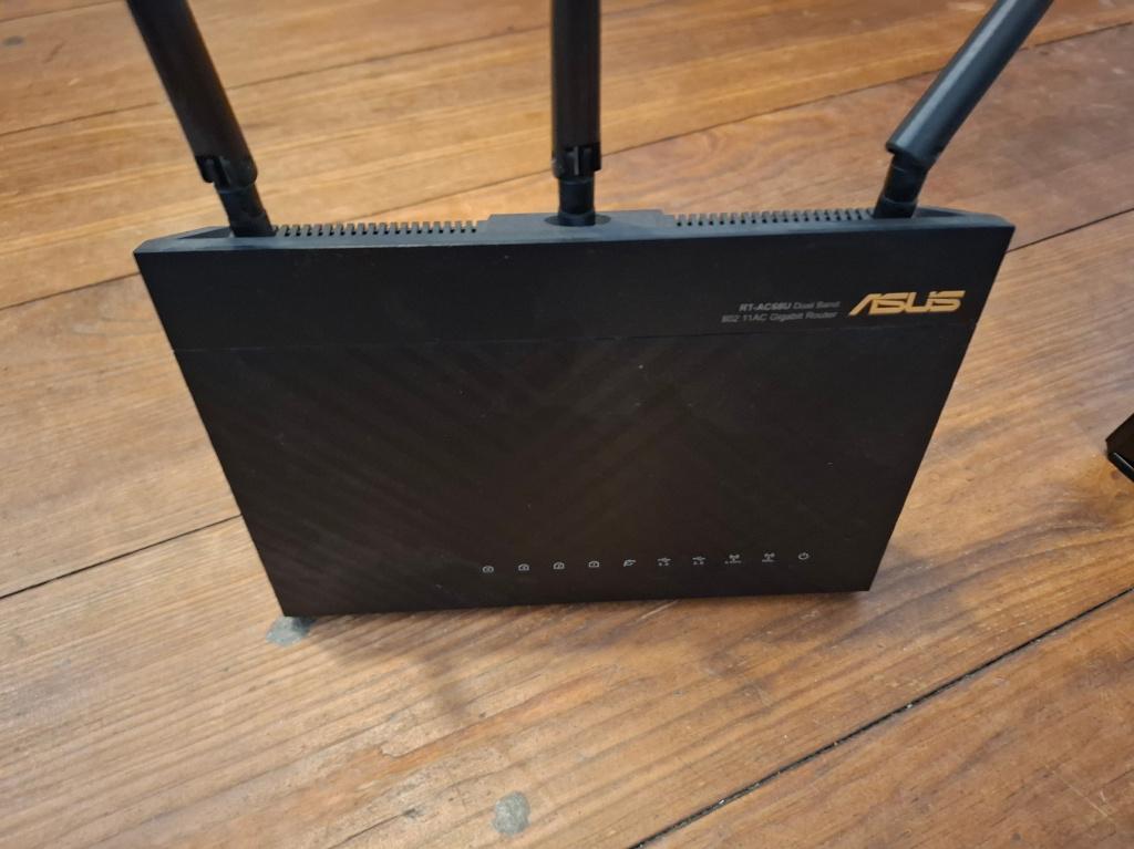 2x AUSU router (RTAC68U en RTAC86U) kunnen als mesh werken, Ophalen of Verzenden, Gebruikt, Router, Asus router