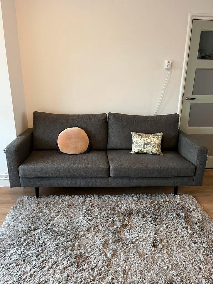 Grijze Wehkamp bank 2,5-zits - schade leuning, verder goed, Huis en Inrichting, Banken | Bankstellen, Gebruikt, Rechte bank, Tweepersoons