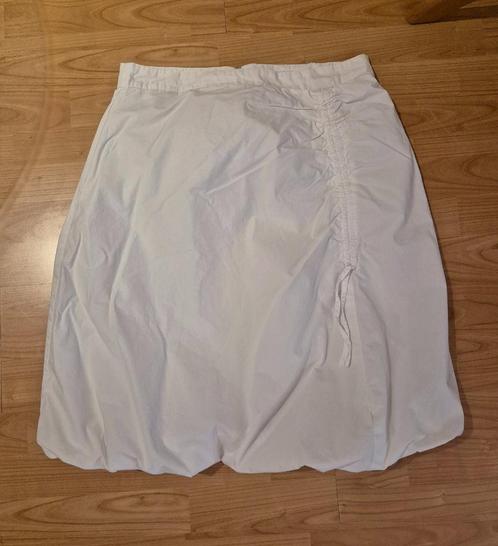 witte rok B- Casual 1975 Maat M NIEUWSTAAT, Kleding | Dames, Rokken, Zo goed als nieuw, Maat 38/40 (M), Wit, Knielengte, Ophalen