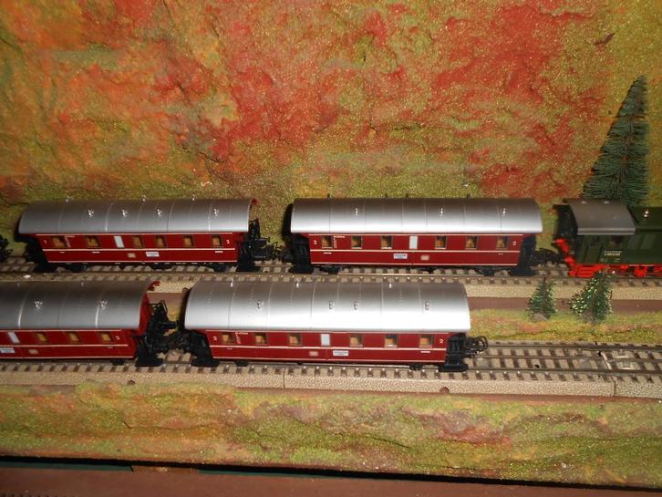 Märklin 2858 diesellok V 36 en 4 rode platform personen wago, Hobby en Vrije tijd, Modeltreinen | H0, Zo goed als nieuw, Treinset