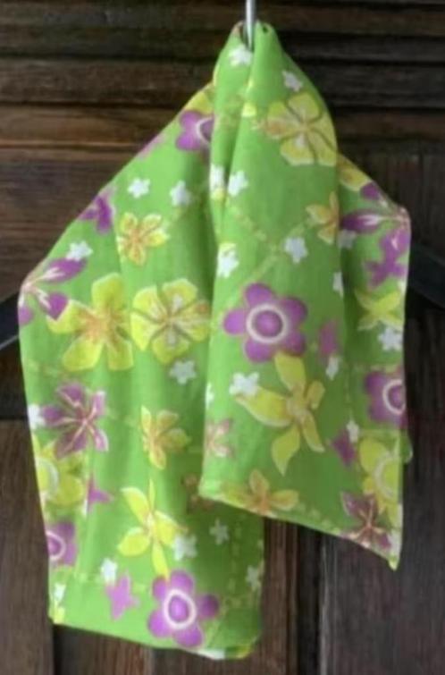 Groene haarband, hoofdband gele en paarse bloemen; rekbaar, Sieraden, Tassen en Uiterlijk, Uiterlijk | Haarverzorging, Zo goed als nieuw