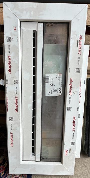kunststof vast raam met ventilatierooster 79 x 33 cm wit beschikbaar voor biedingen