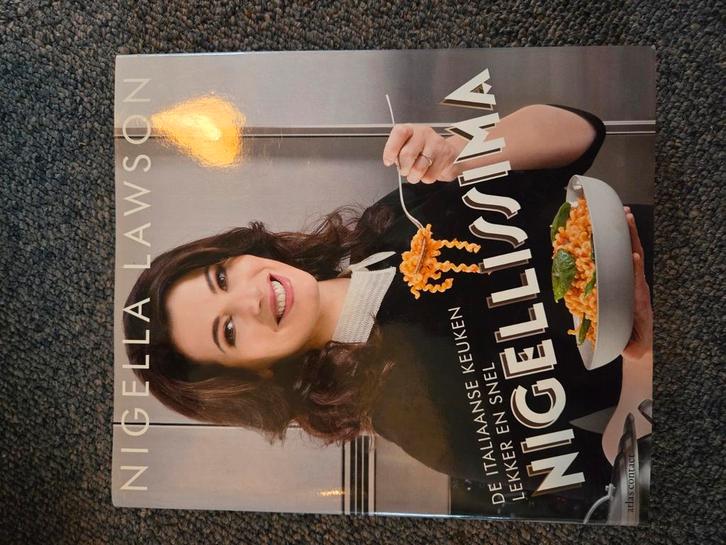 Nigella Lawson - Nigellissima, Boeken, Kookboeken, Zo goed als nieuw, Italië, Ophalen of Verzenden