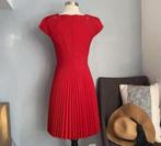 Karen Millen rode dames geplooide jurk 38-M modern design, Maat 38/40 (M), Nieuw, Ophalen of Verzenden, A