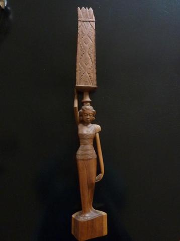 Bali, Balinees beeld van een vrouw, 62 cm. beschikbaar voor biedingen