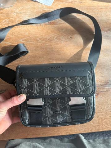 Lacoste tasje beschikbaar voor biedingen