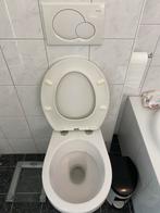 Geberit toilet met bril en inbouwreservoir, Ophalen, Gebruikt, Toilet
