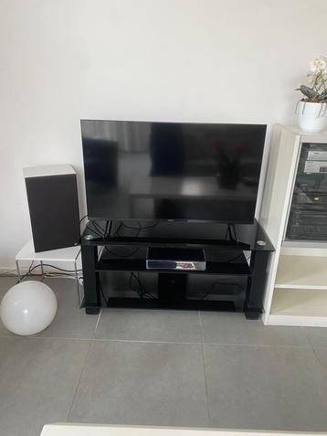 Zwarte TV tafel van glas beschikbaar voor biedingen