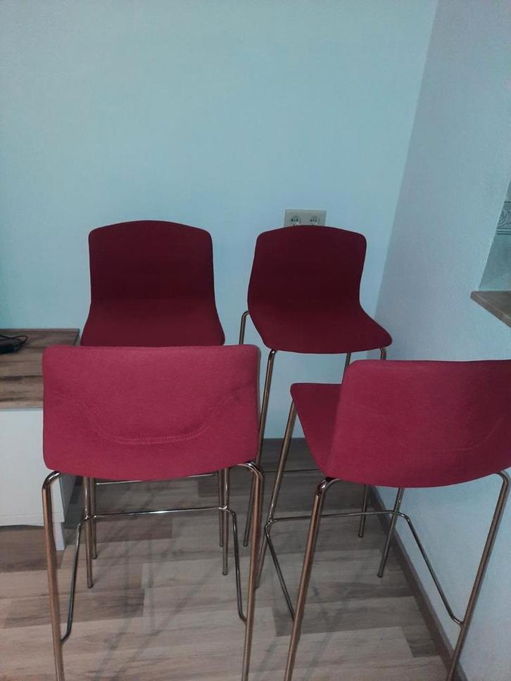 Rode krukken (4 stuks) - Zo goed als nieuw, Huis en Inrichting, Barkrukken, Zo goed als nieuw, 90 cm of meer, Metaal, 4 krukken