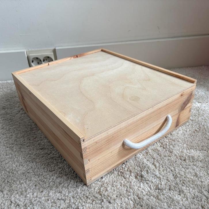 Houten wijnkist - 2 te koop. Prijs per stuk, Huis en Inrichting, Woonaccessoires | Wijnrekken, Nieuw, Minder dan 50 cm, Hout, Minder dan 5 flessen