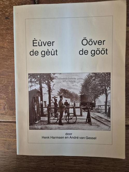 Èùver de gèùt /Ööver de gööt, Boeken, Geschiedenis | Stad en Regio, Gelezen, 20e eeuw of later, Ophalen of Verzenden