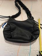 Desigual tas. Nieuw. Niet gebruikt. Zwart. Met bag charm., Sieraden, Tassen en Uiterlijk, Tassen | Damestassen, Ophalen of Verzenden