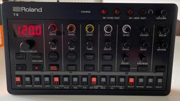 Roland AIRA Compact T-8 Beat Machine Groovebox beschikbaar voor biedingen