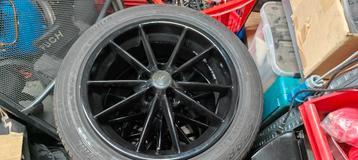 Mooie zwarte 18" velgen 5 gats van VW T4 beschikbaar voor biedingen